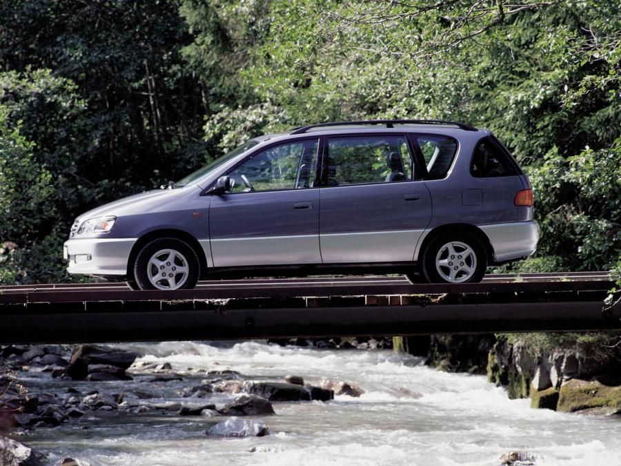  Toyota Picnic 1996 года  (фото 2 из 14)